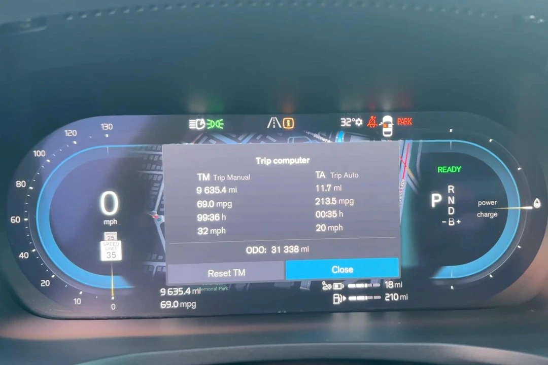 2023 Volvo S60 3rd Gen - Image 21 of 31