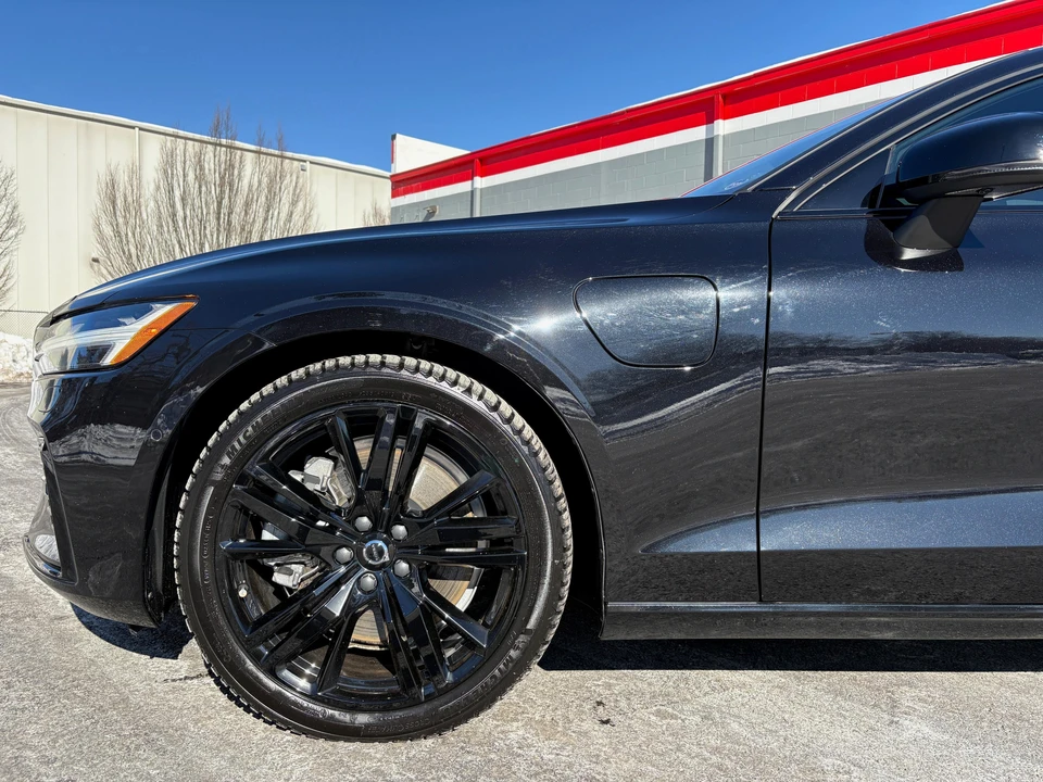 2023 Volvo S60 3rd Gen - Image 14 of 31