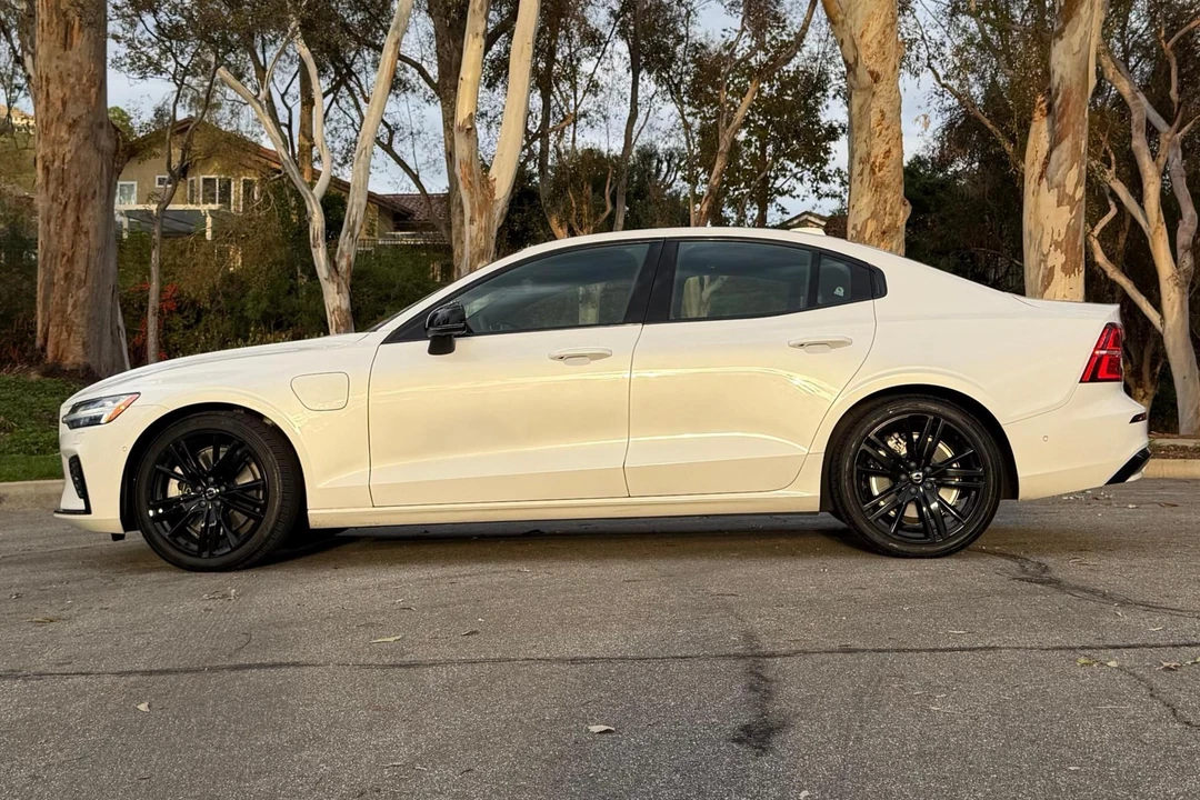 2023 Volvo S60 3rd Gen - Image 3 of 31