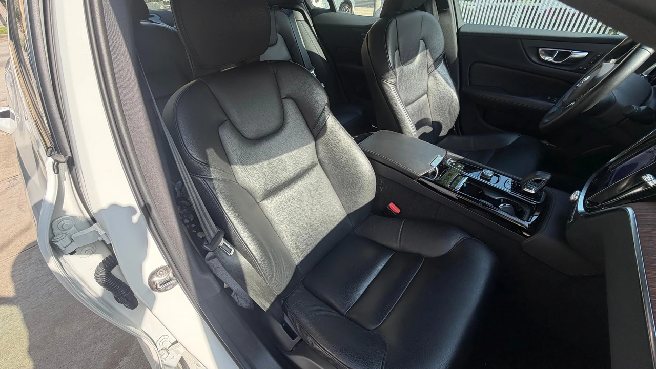 2023 Volvo S60 3rd Gen - Image 20 of 31