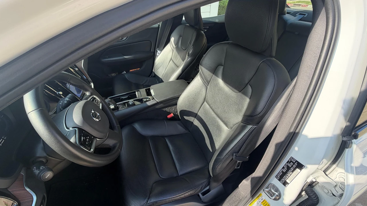 2023 Volvo S60 3rd Gen - Image 19 of 31