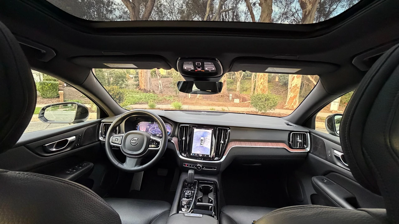 2023 Volvo S60 3rd Gen - Image 24 of 31