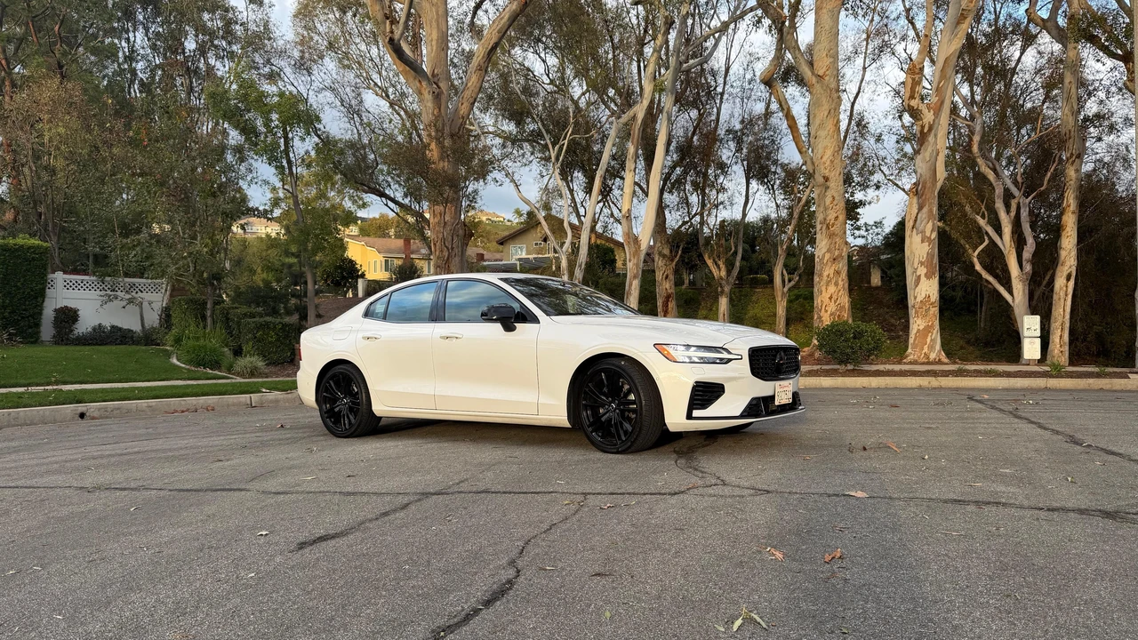 2023 Volvo S60 3rd Gen - Image 9 of 31