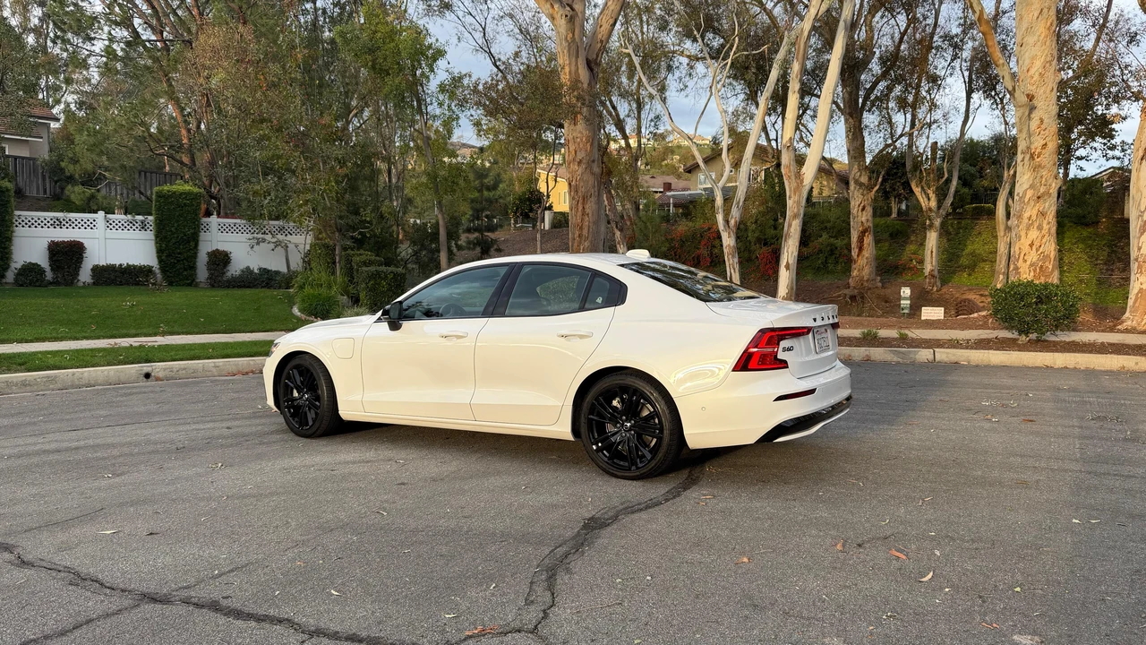2023 Volvo S60 3rd Gen - Image 7 of 31