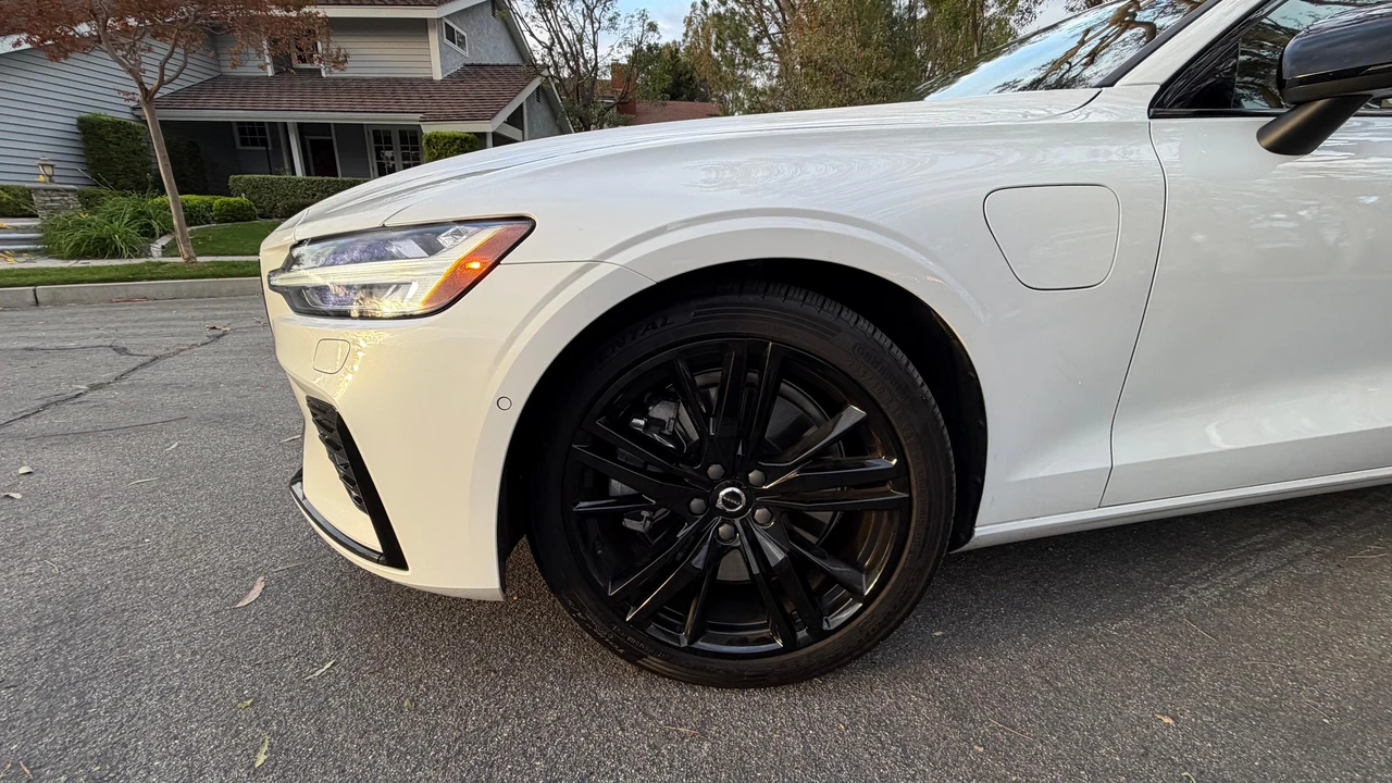 2023 Volvo S60 3rd Gen - Image 11 of 31