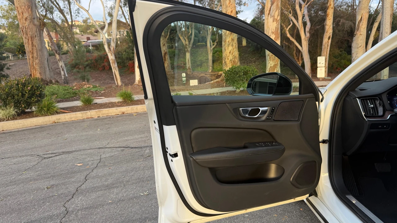 2023 Volvo S60 3rd Gen - Image 28 of 31