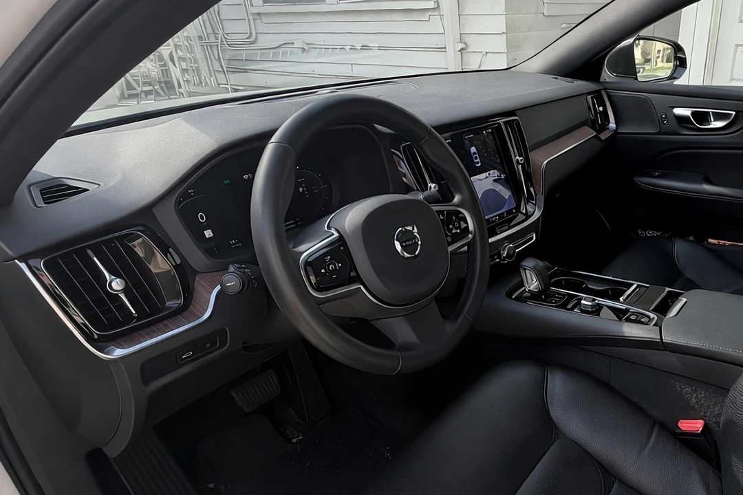 2023 Volvo S60 3rd Gen - Image 15 of 31