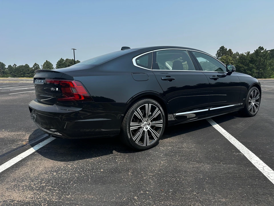 2023 Volvo S90 - Image 28 of 31