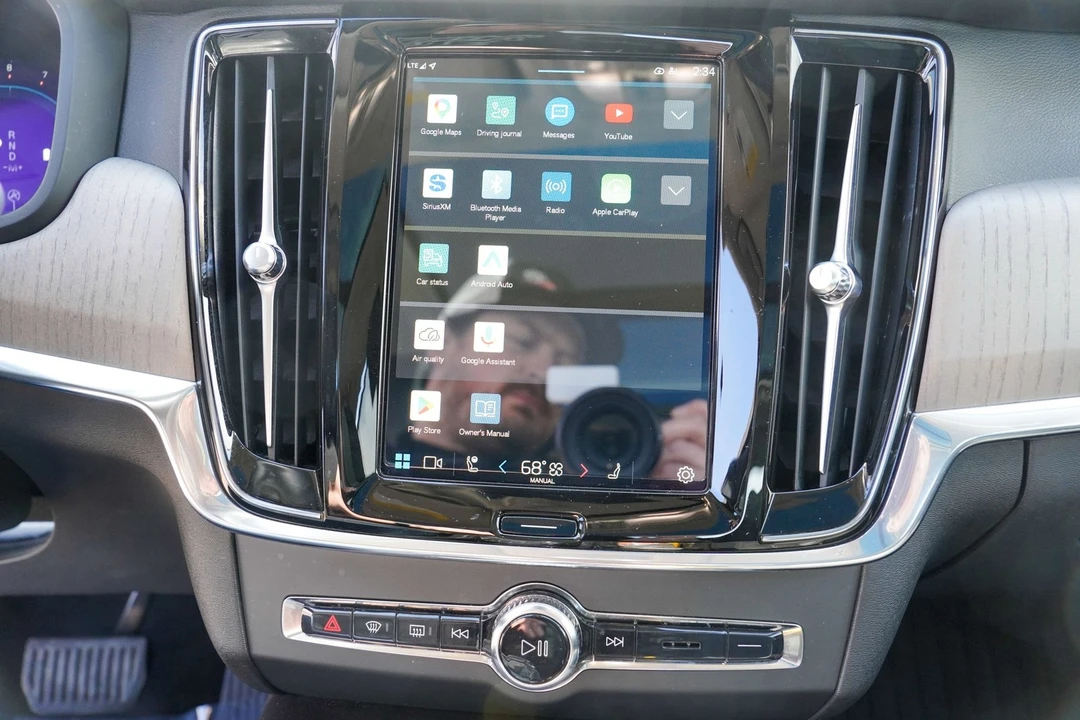 2023 Volvo S90 - Image 12 of 21