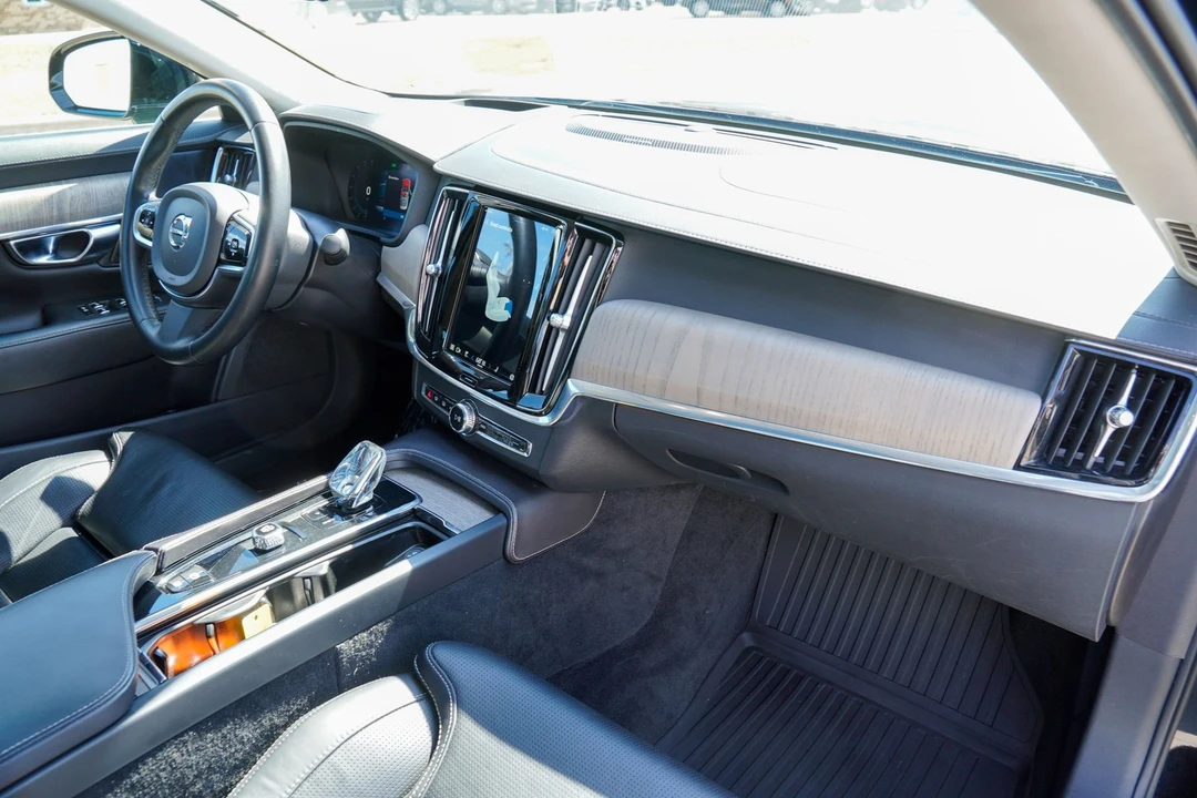 2023 Volvo S90 - Image 16 of 21