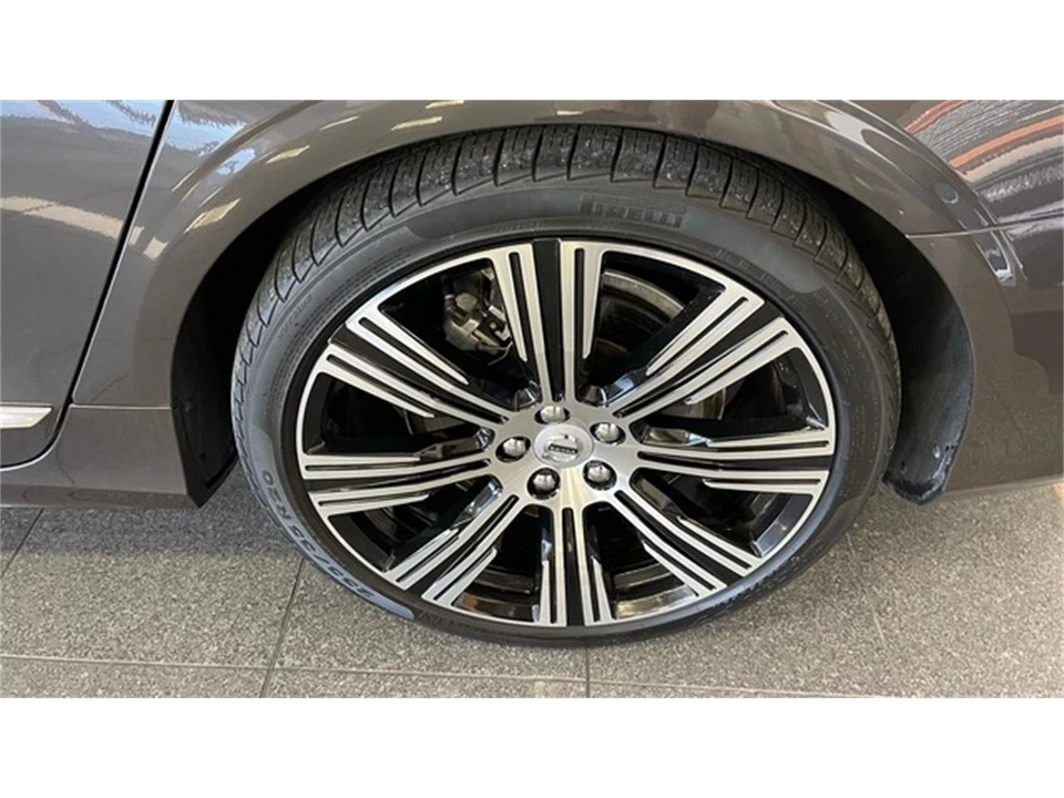 2023 Volvo S90 - Image 25 of 31