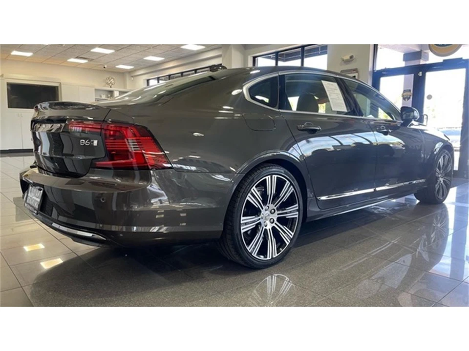 2023 Volvo S90 - Image 4 of 31