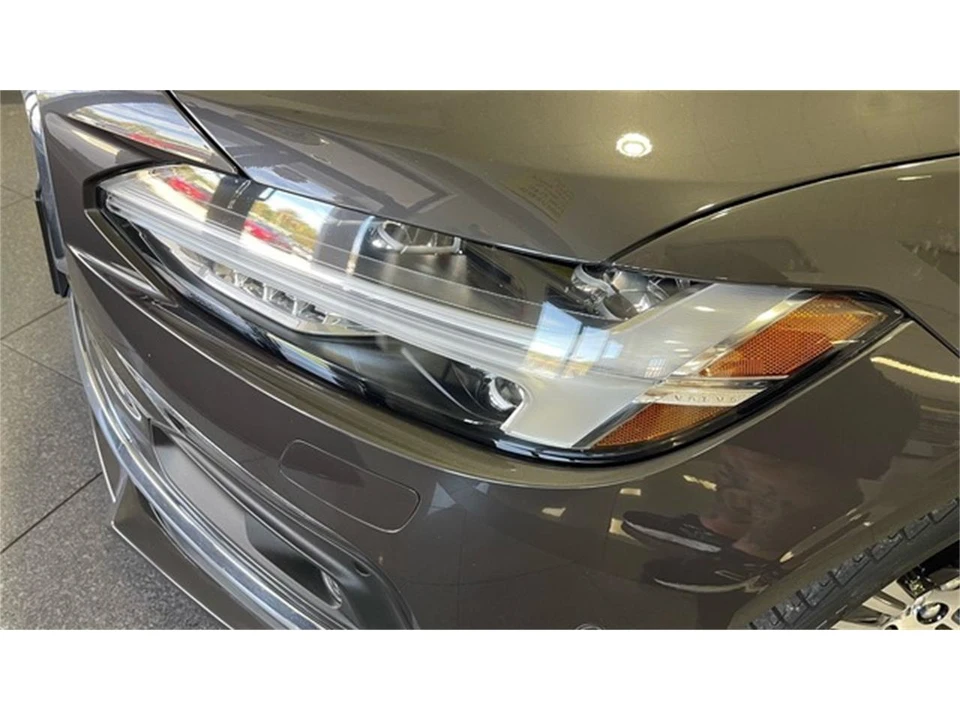 2023 Volvo S90 - Image 10 of 31