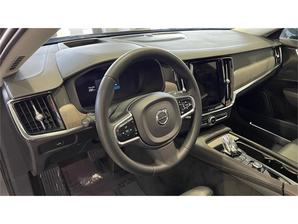 2023 Volvo S90 - Image 28 of 31