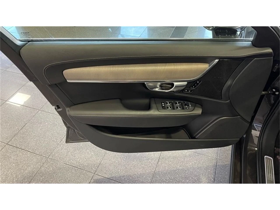 2023 Volvo S90 - Image 26 of 31