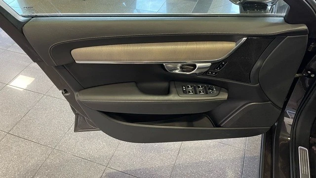2023 Volvo S90 - Image 26 of 31