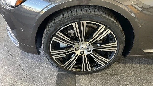 2023 Volvo S90 - Image 24 of 31