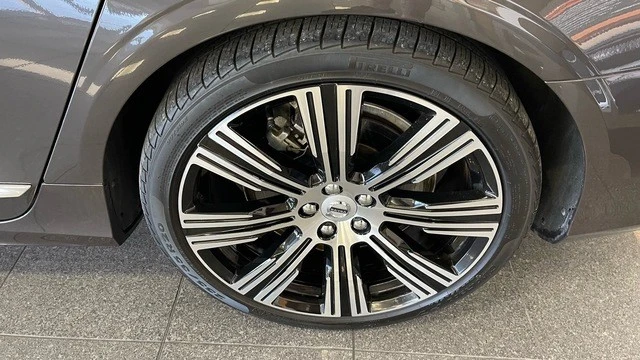 2023 Volvo S90 - Image 25 of 31