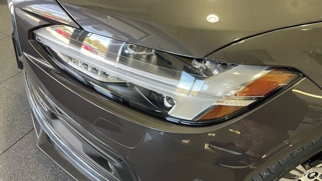 2023 Volvo S90 - Image 10 of 31