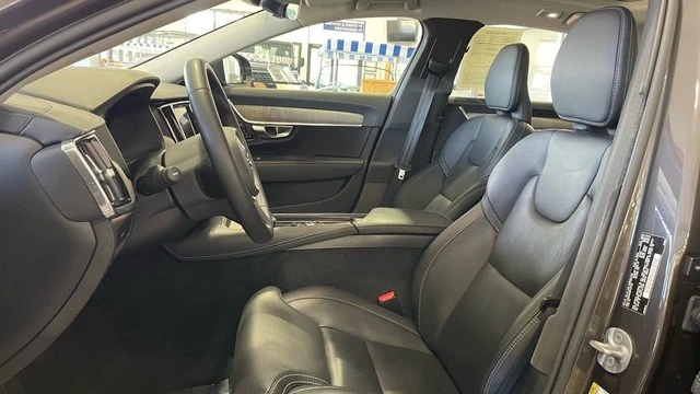 2023 Volvo S90 - Image 29 of 31