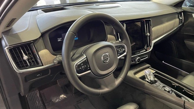 2023 Volvo S90 - Image 28 of 31