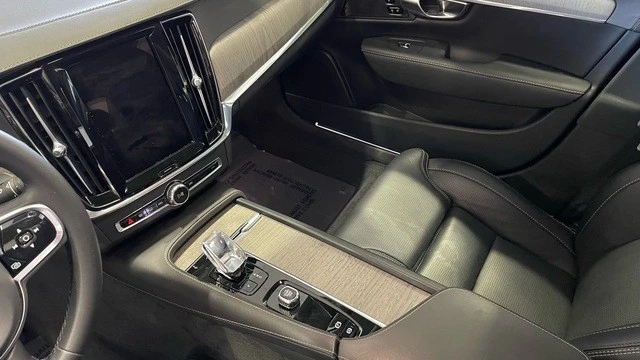 2023 Volvo S90 - Image 30 of 31