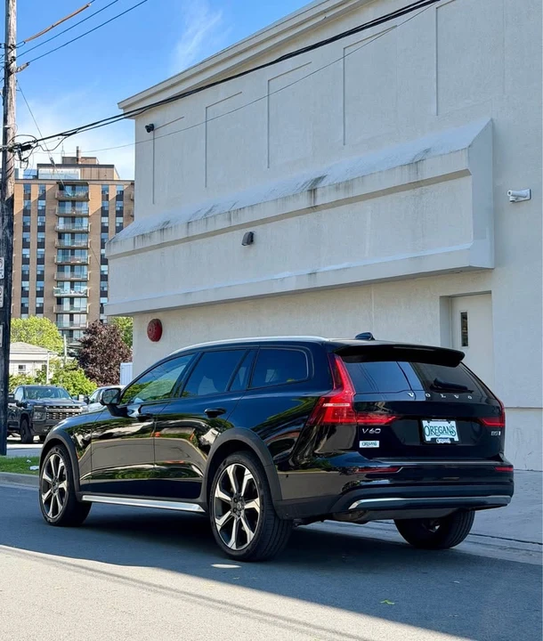 2023 Volvo V60 2nd Gen - Image 4 of 20