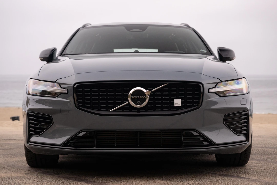 2023 Volvo V60 2nd Gen - Image 2 of 31