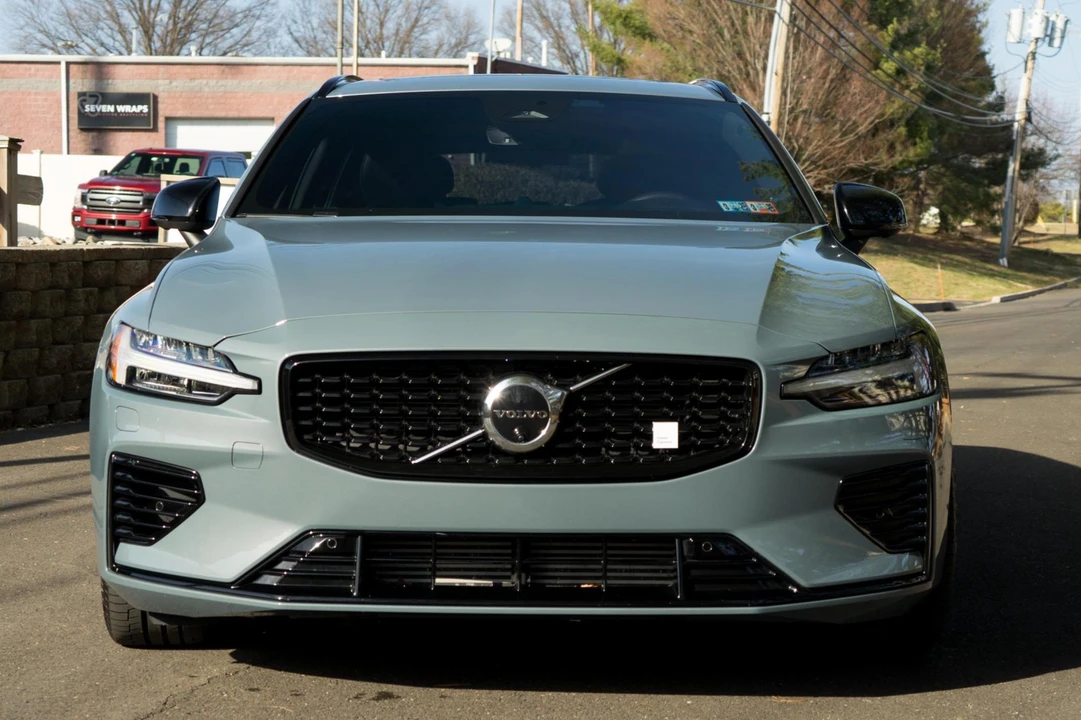 2023 Volvo V60 2nd Gen - Image 2 of 31