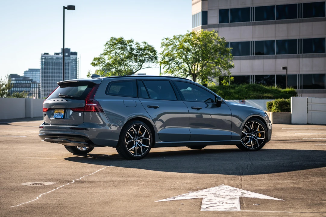 2023 Volvo V60 2nd Gen - Image 11 of 31