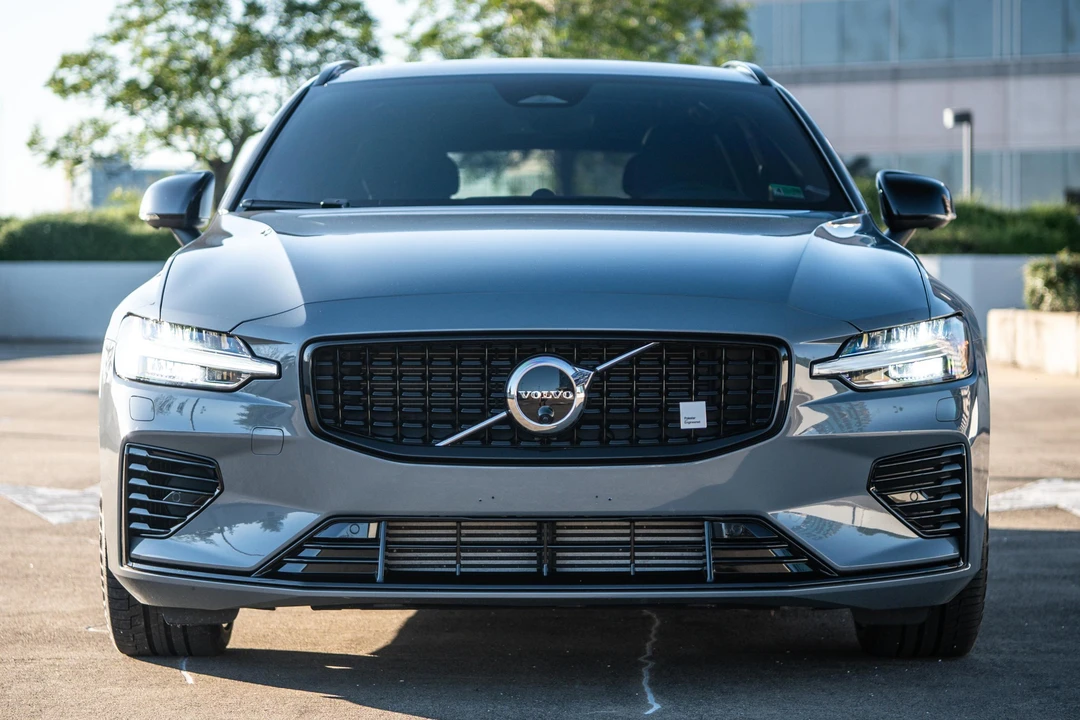 2023 Volvo V60 2nd Gen - Image 2 of 31