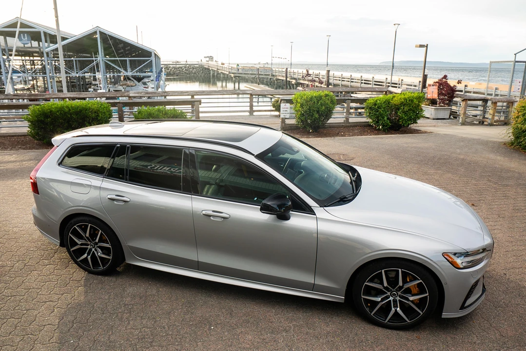 2023 Volvo V60 2nd Gen - Image 3 of 31