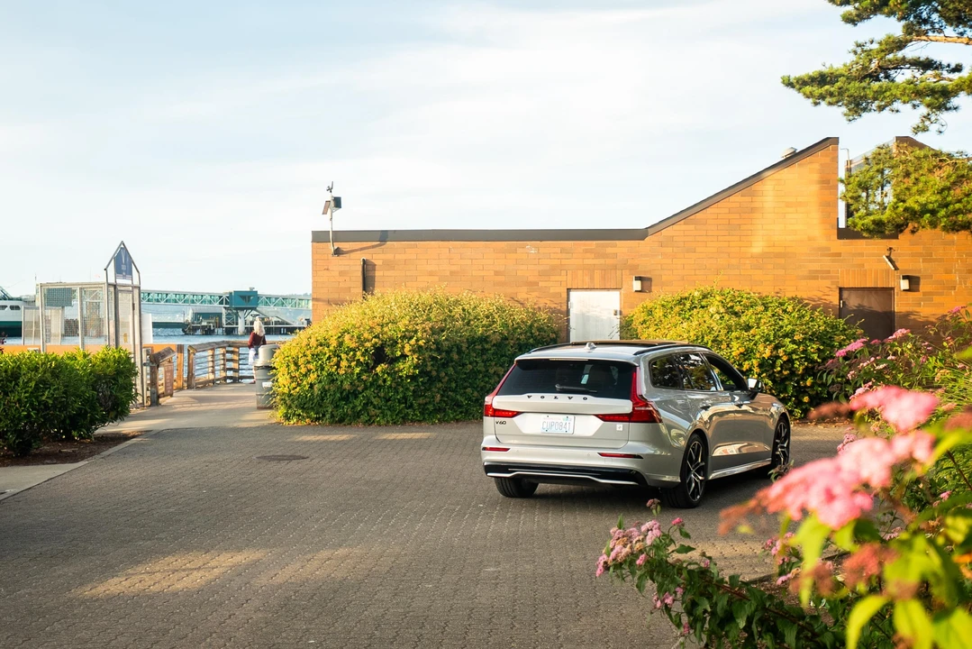 2023 Volvo V60 2nd Gen - Image 13 of 31
