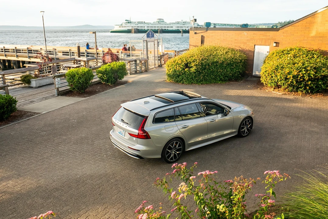 2023 Volvo V60 2nd Gen - Image 15 of 31