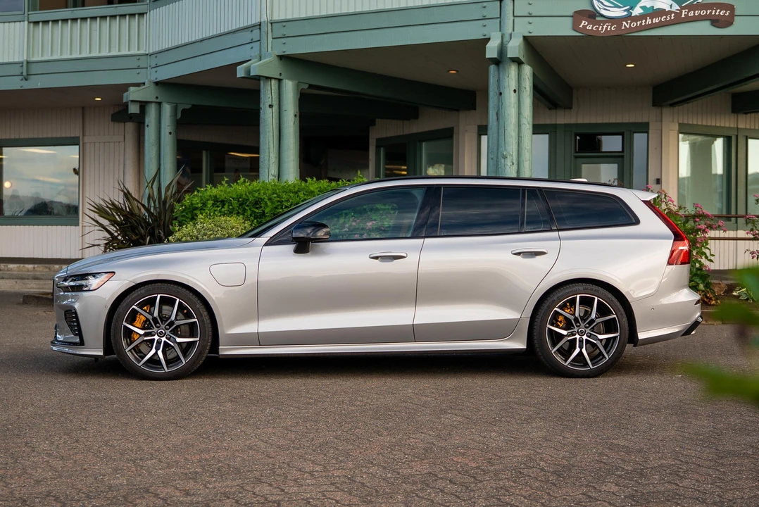2023 Volvo V60 2nd Gen - Image 10 of 31