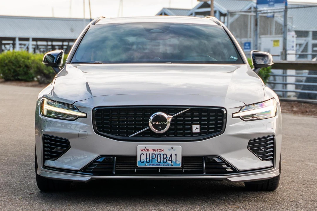 2023 Volvo V60 2nd Gen - Image 2 of 31