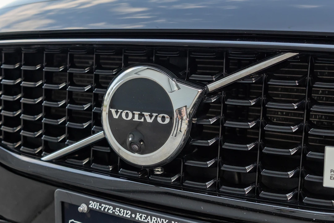 2023 Volvo V60 2nd Gen - Image 11 of 31