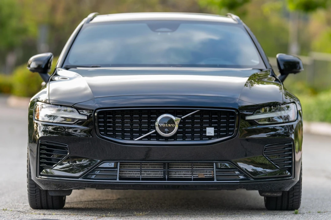 2023 Volvo V60 2nd Gen - Image 2 of 31
