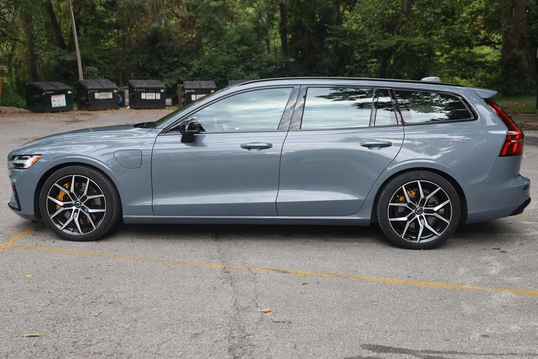2023 Volvo V60 2nd Gen - Image 3 of 31
