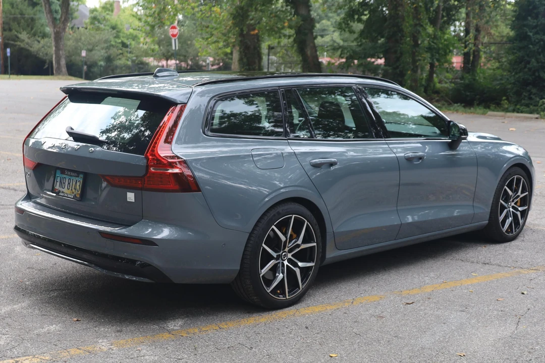 2023 Volvo V60 2nd Gen - Image 4 of 31