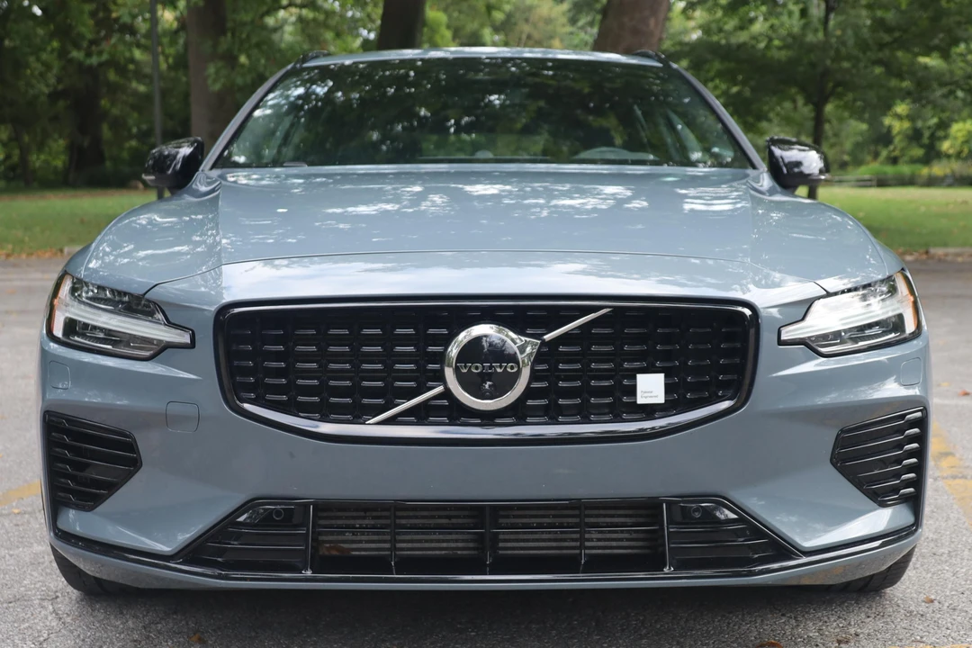 2023 Volvo V60 2nd Gen - Image 2 of 31