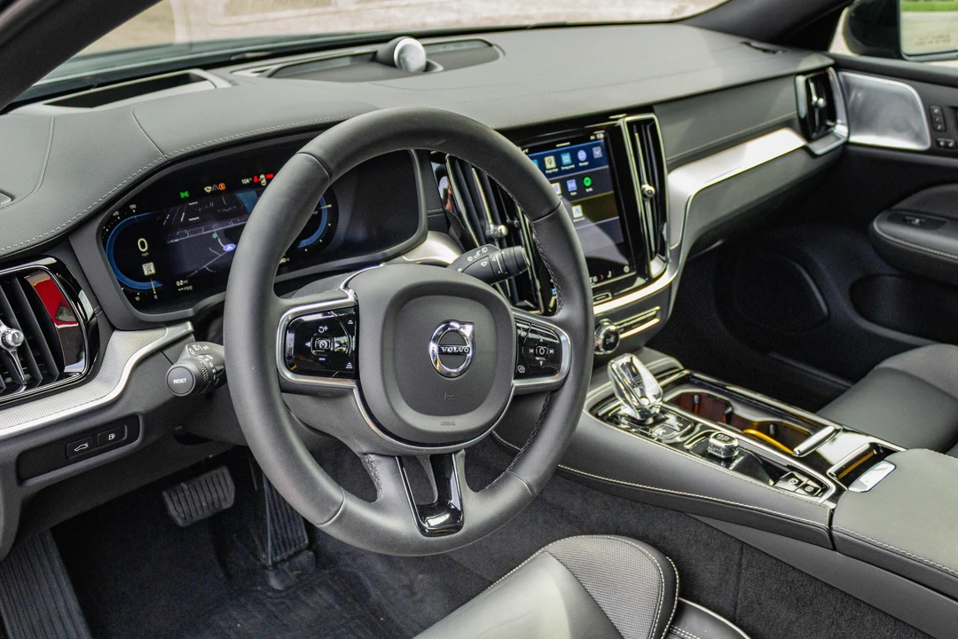 2023 Volvo V60 2nd Gen - Image 17 of 31