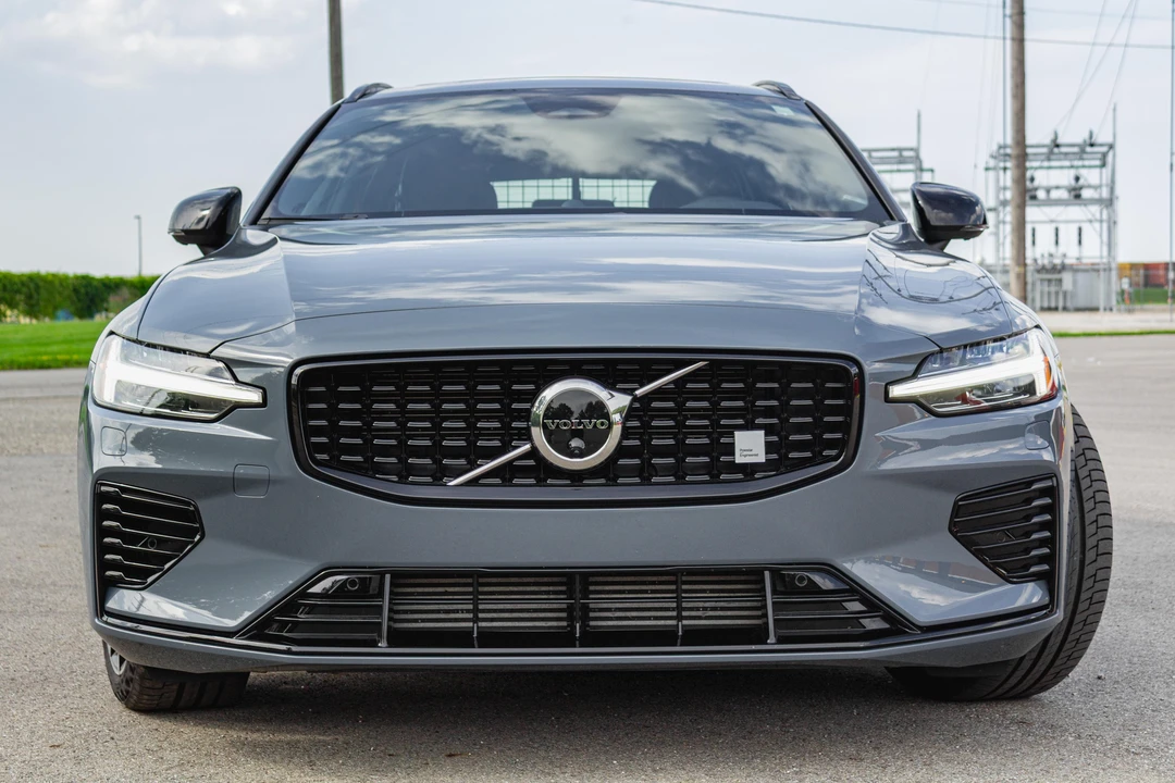 2023 Volvo V60 2nd Gen - Image 2 of 31