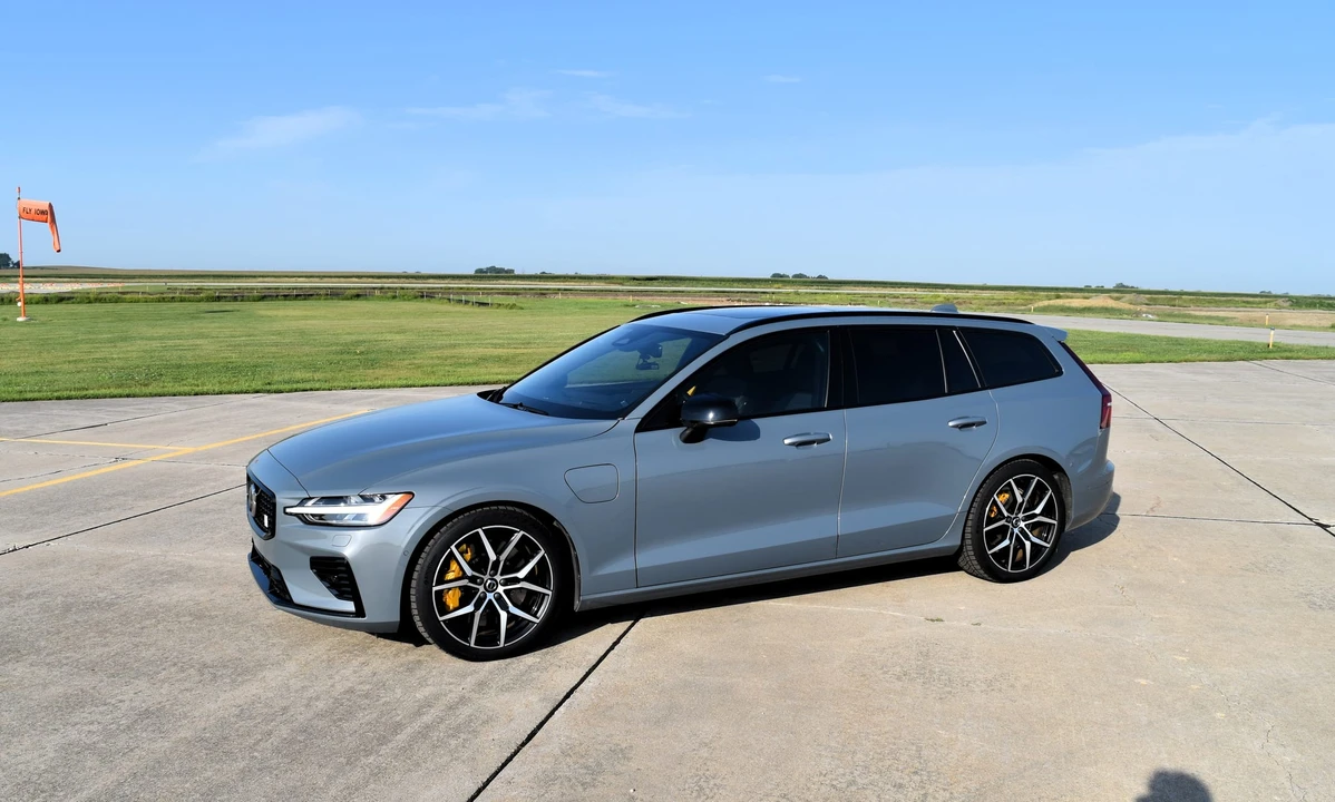 2023 Volvo V60 2nd Gen - Image 10 of 31