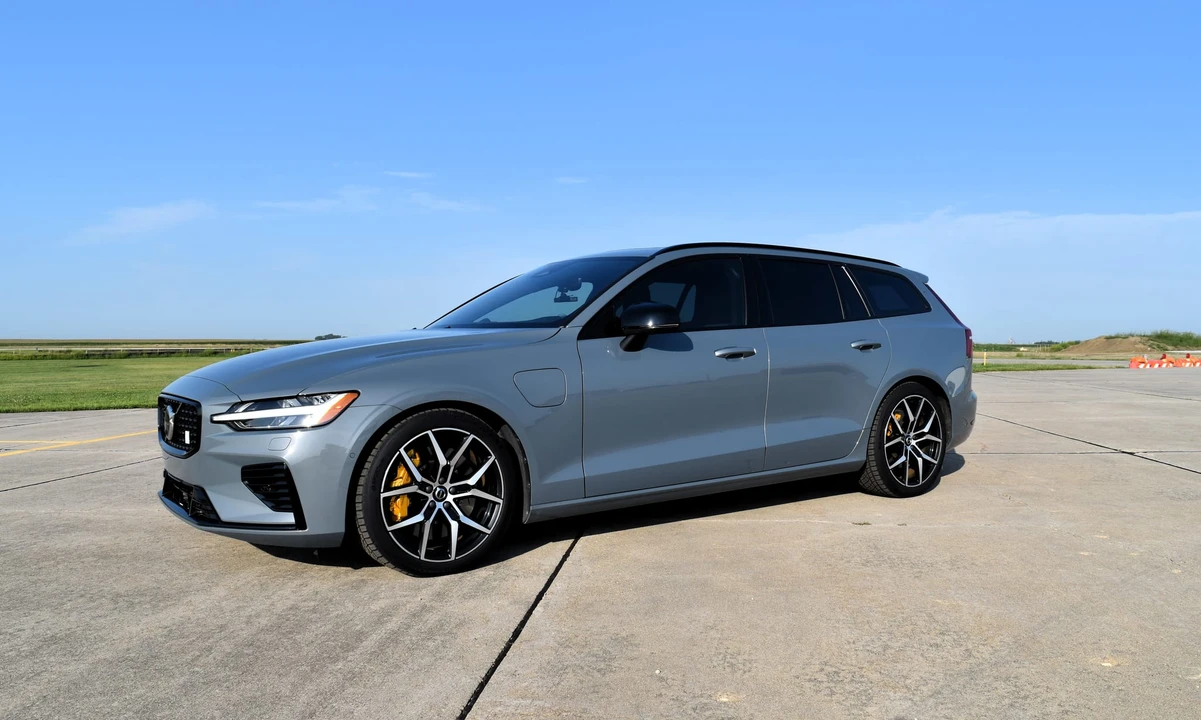 2023 Volvo V60 2nd Gen - Image 11 of 31