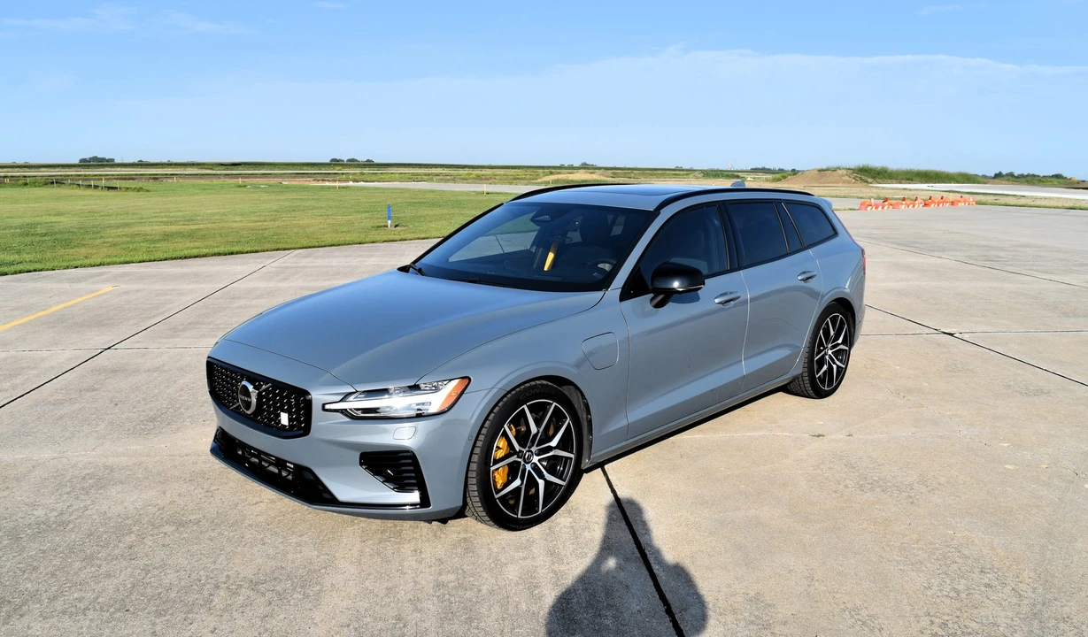 2023 Volvo V60 2nd Gen - Image 9 of 31