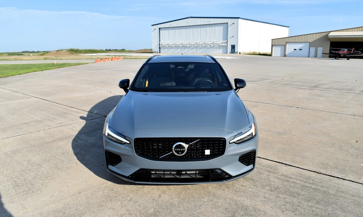 2023 Volvo V60 2nd Gen - Image 2 of 31