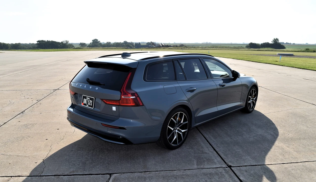 2023 Volvo V60 2nd Gen - Image 20 of 31