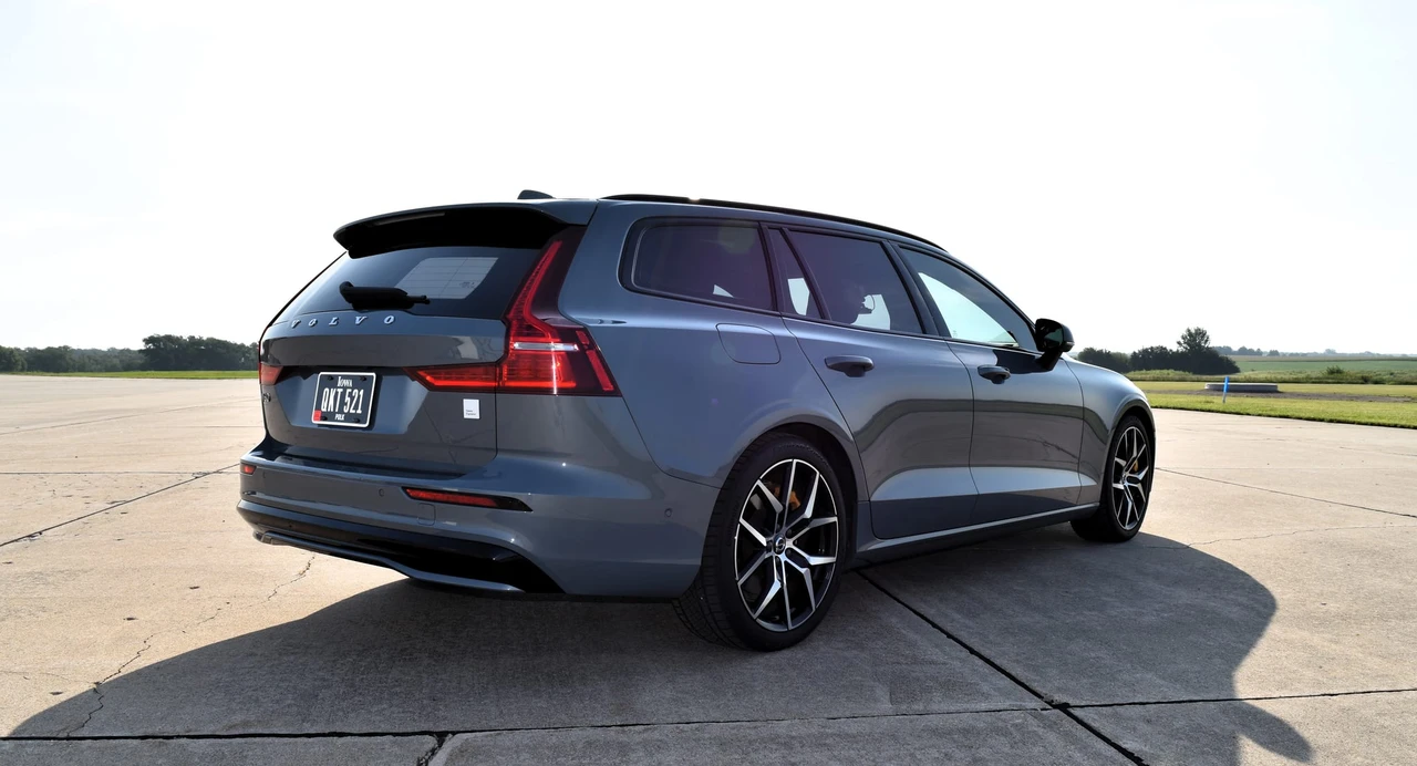 2023 Volvo V60 2nd Gen - Image 19 of 31