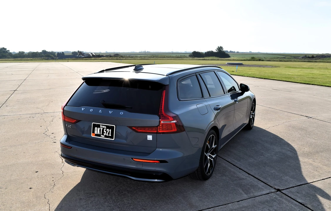 2023 Volvo V60 2nd Gen - Image 18 of 31